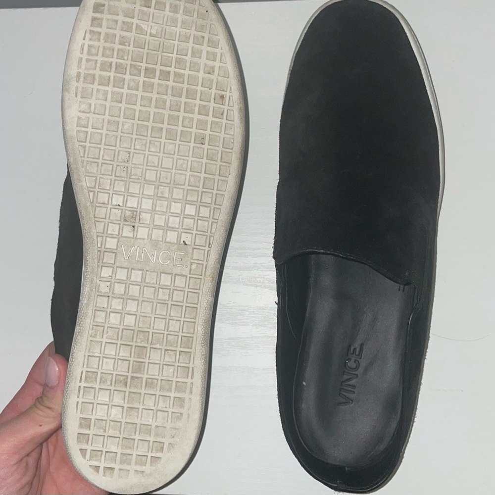 Lightly Worn Vince Size 9 Slip On Suede Sneakers 40$ OR BEST OFFER